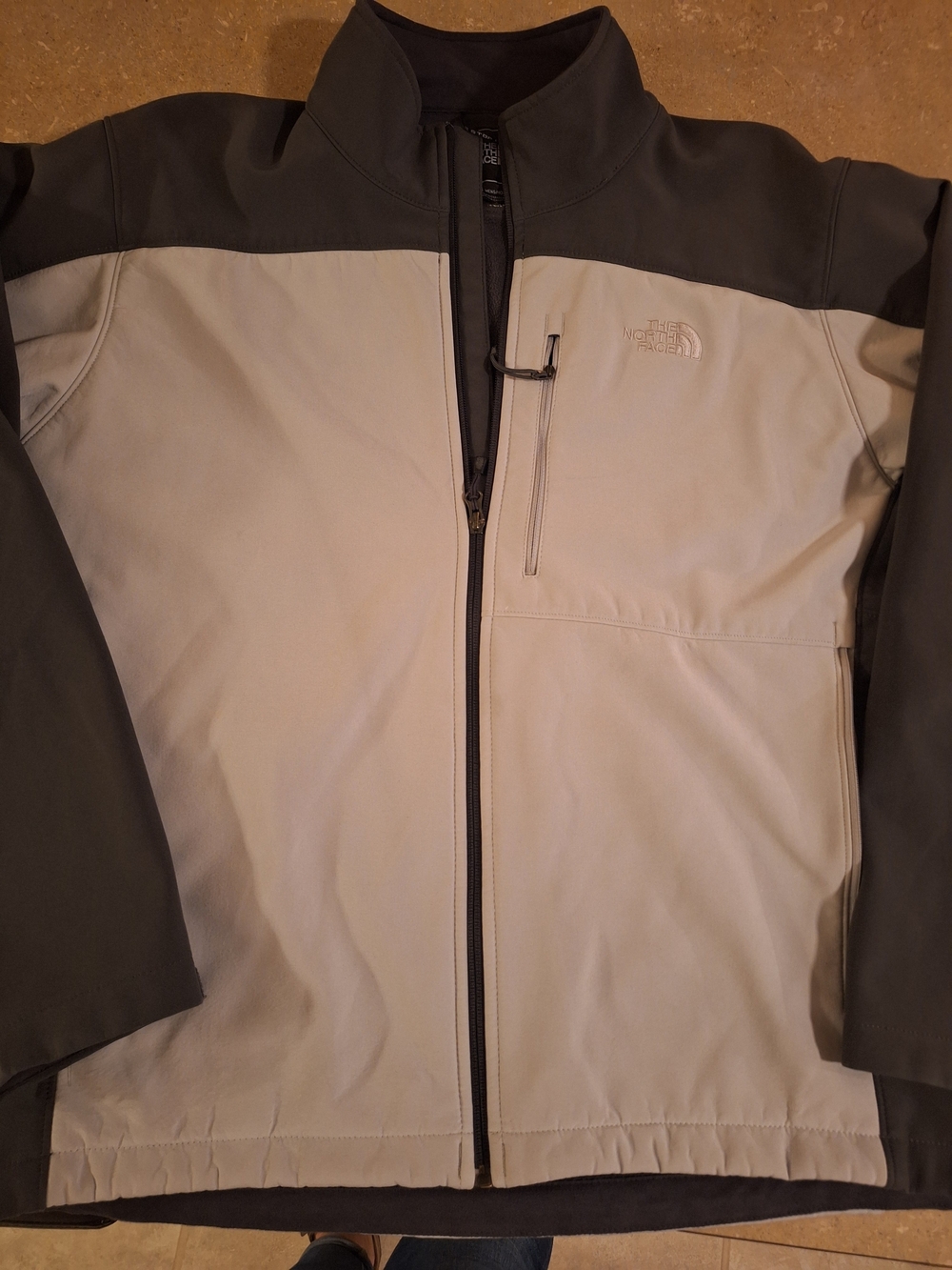 The North Face Men’s Two-Tone Softshell Jacket - Gray/Black